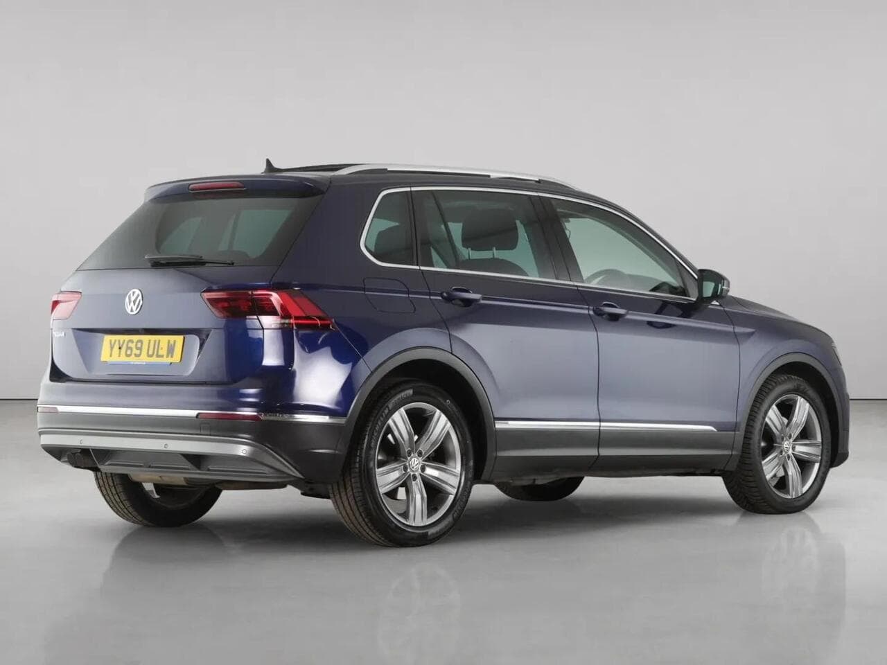 Volkswagen Tiguan thumbnail Rear Right