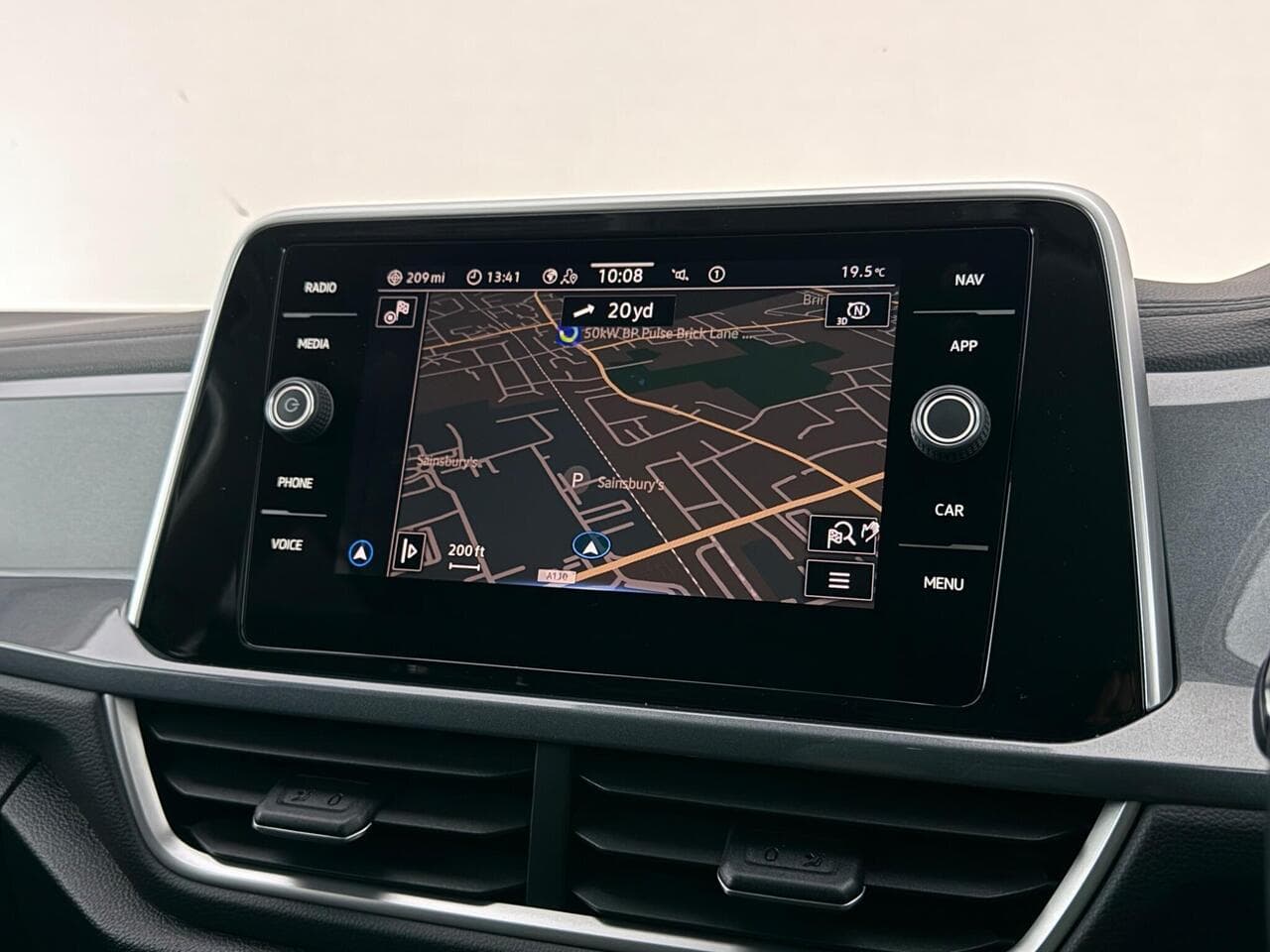 Volkswagen T-Roc thumbnail Infotainment System