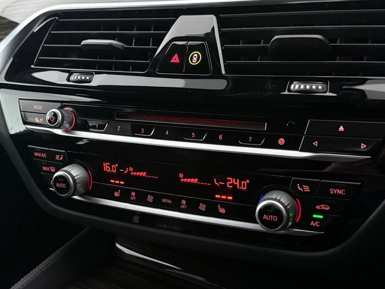 BMW 5 Series thumbnail Infotainment System