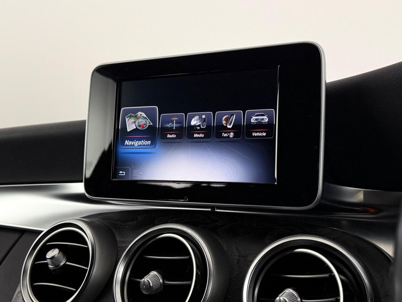 Mercedes-Benz C Class thumbnail Infotainment System