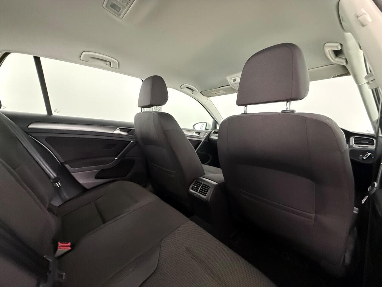 Volkswagen Golf thumbnail Seats Rear