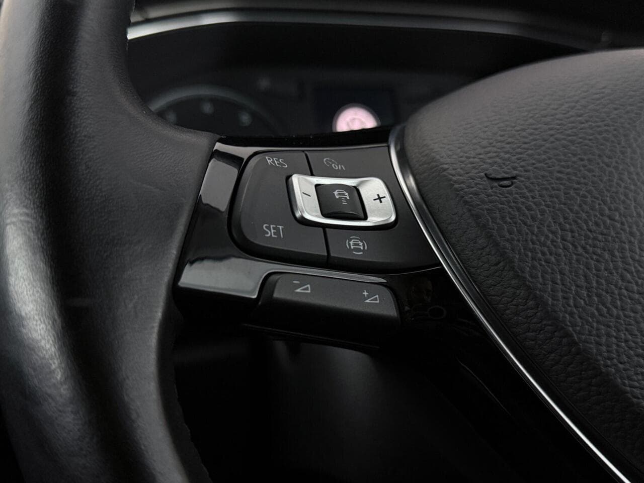 Volkswagen T-Roc thumbnail Misc Controls
