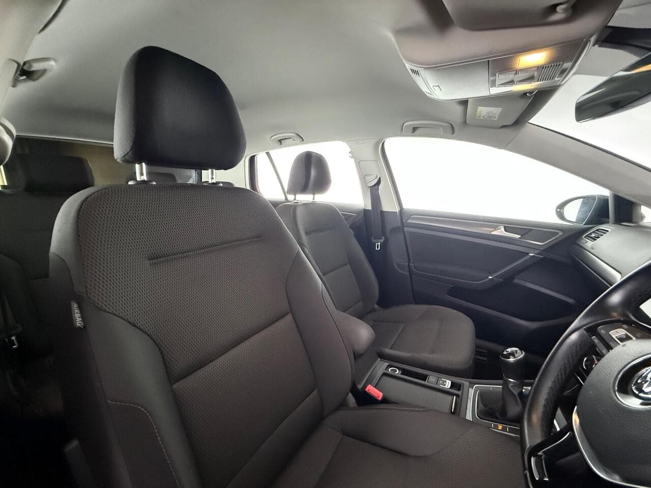 Volkswagen Golf thumbnail Seat Driver