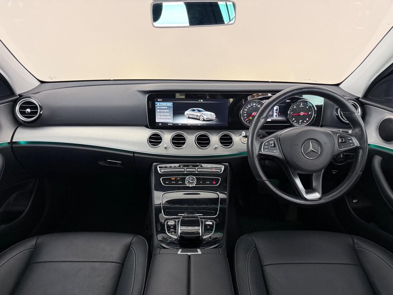 Mercedes-Benz E Class thumbnail Interior Front