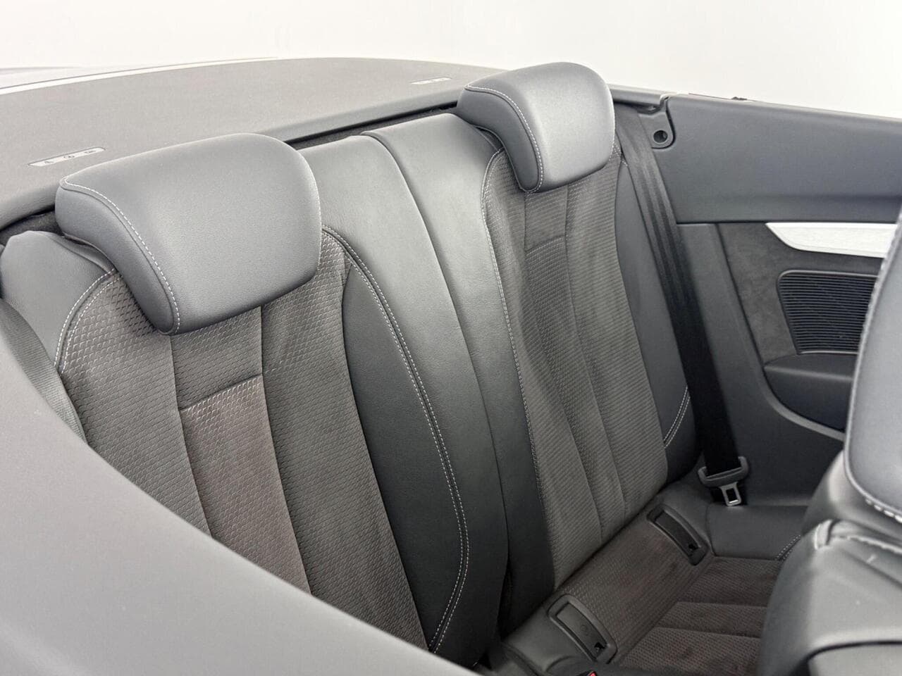 Audi A5 Cabriolet thumbnail Seats Rear