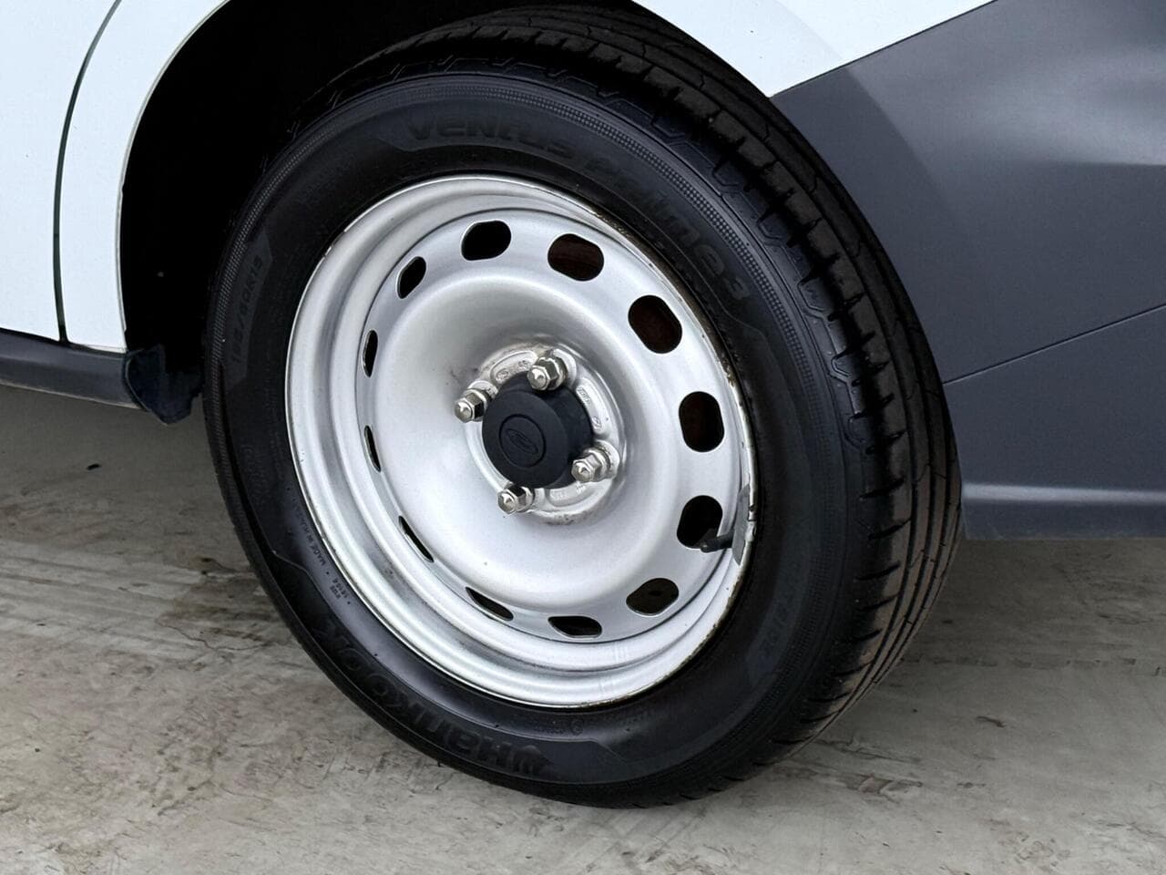 Ford Transit Courier thumbnail Wheel