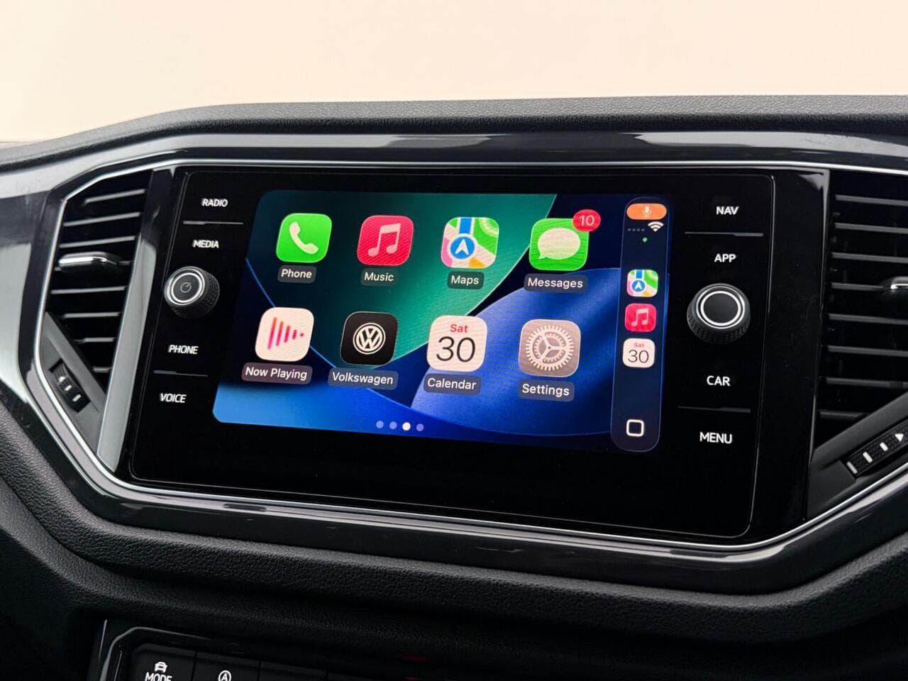 Volkswagen T-Roc thumbnail Infotainment System