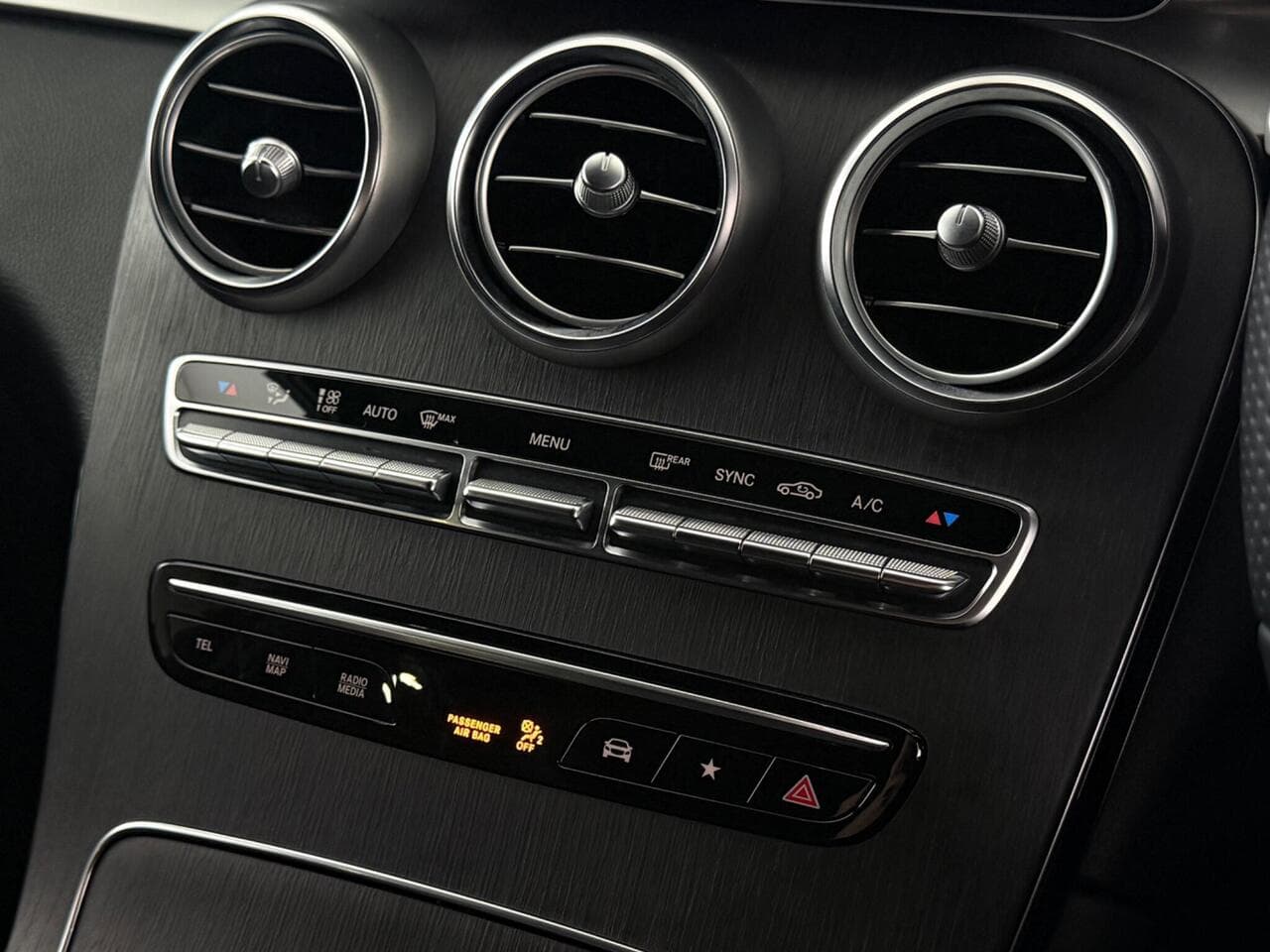Mercedes-Benz GLC thumbnail Misc Controls