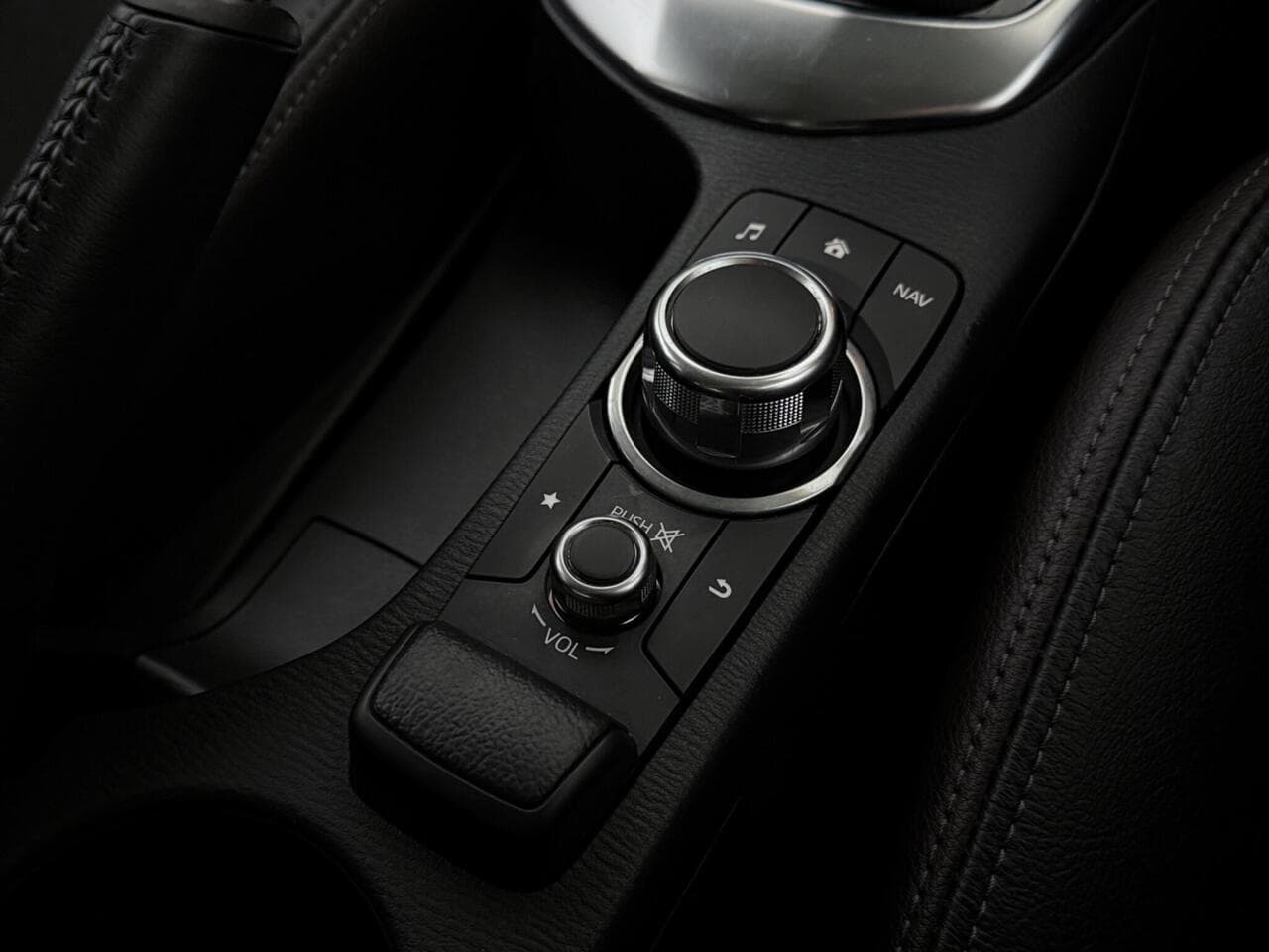 Mazda Mazda2 thumbnail Interior Front