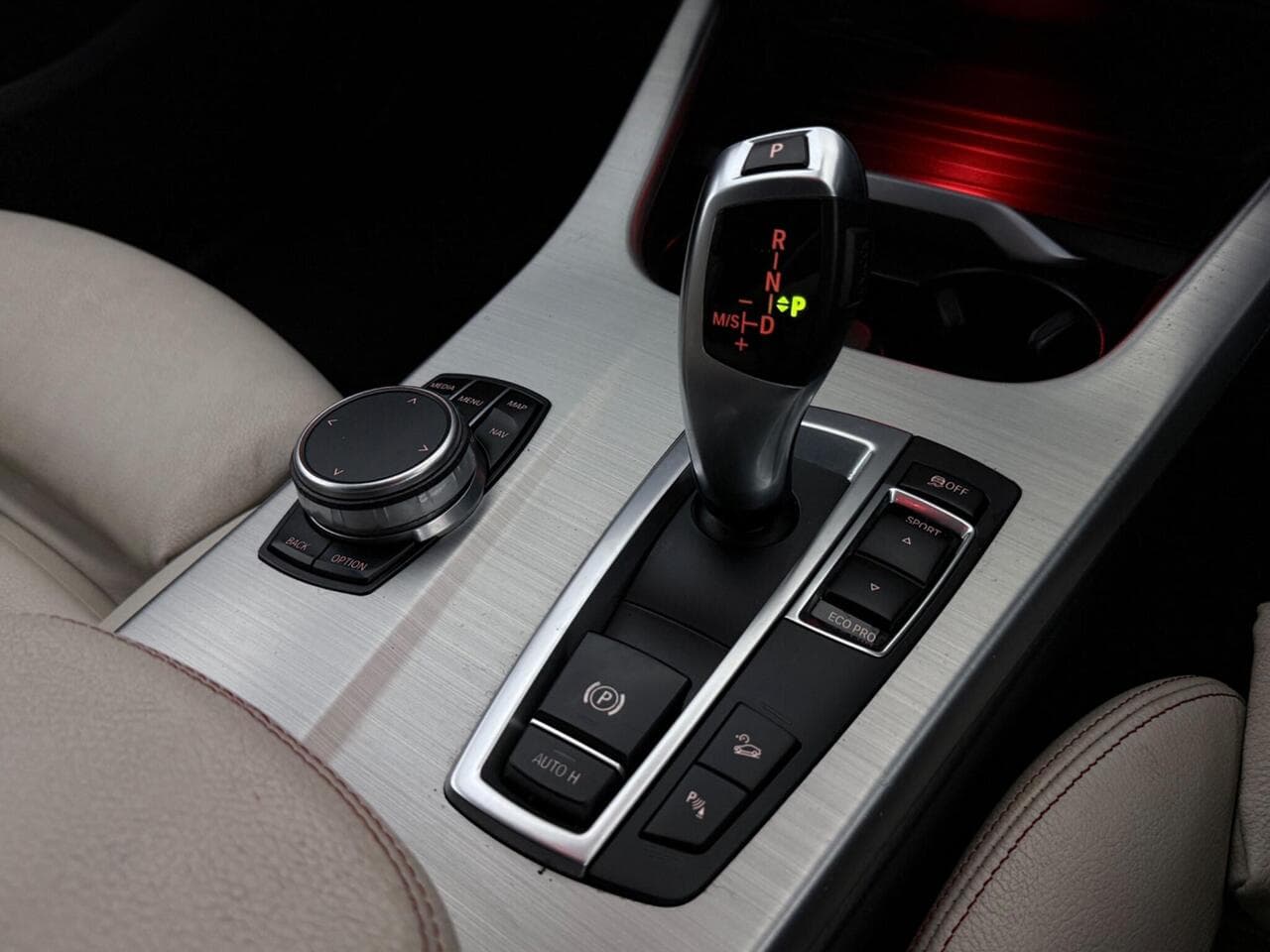 BMW X4 thumbnail Interior Front