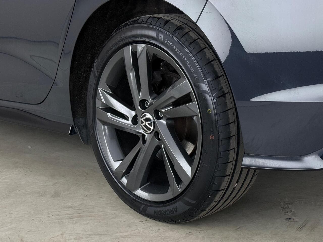 Volkswagen Golf thumbnail Wheel