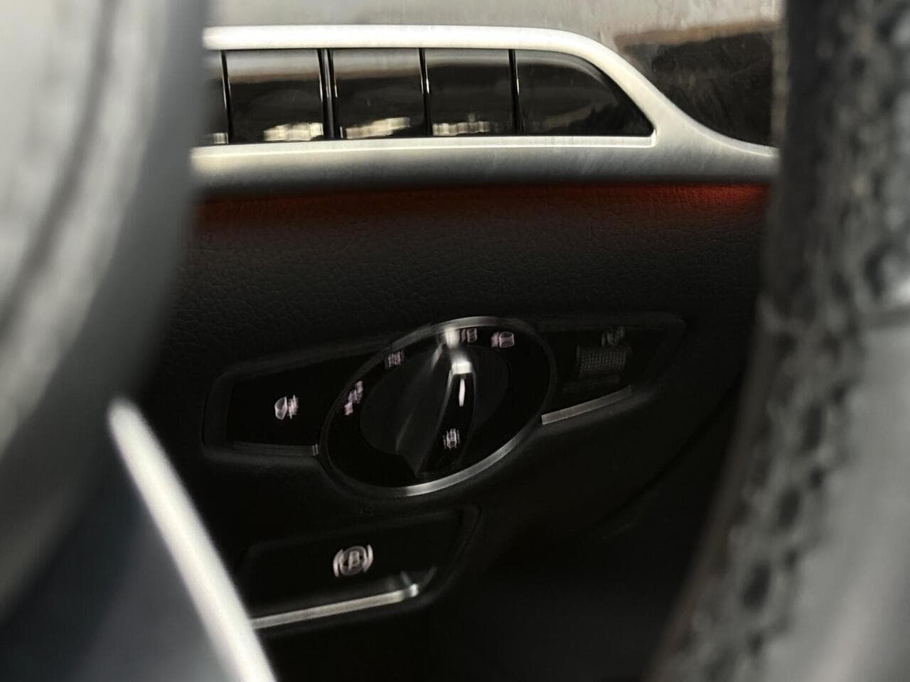 Mercedes-Benz S Class thumbnail Misc Controls