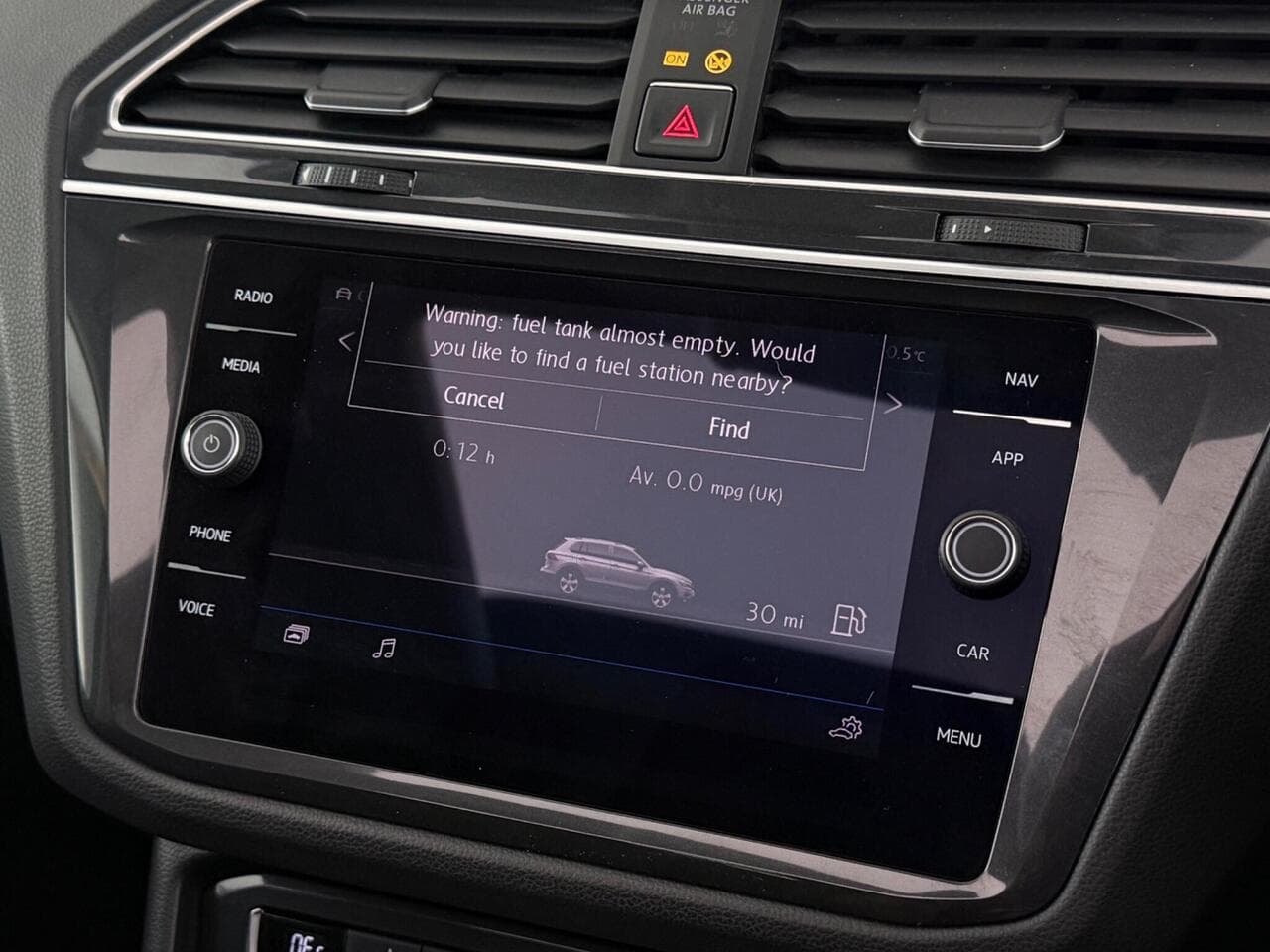Volkswagen Tiguan thumbnail Infotainment System