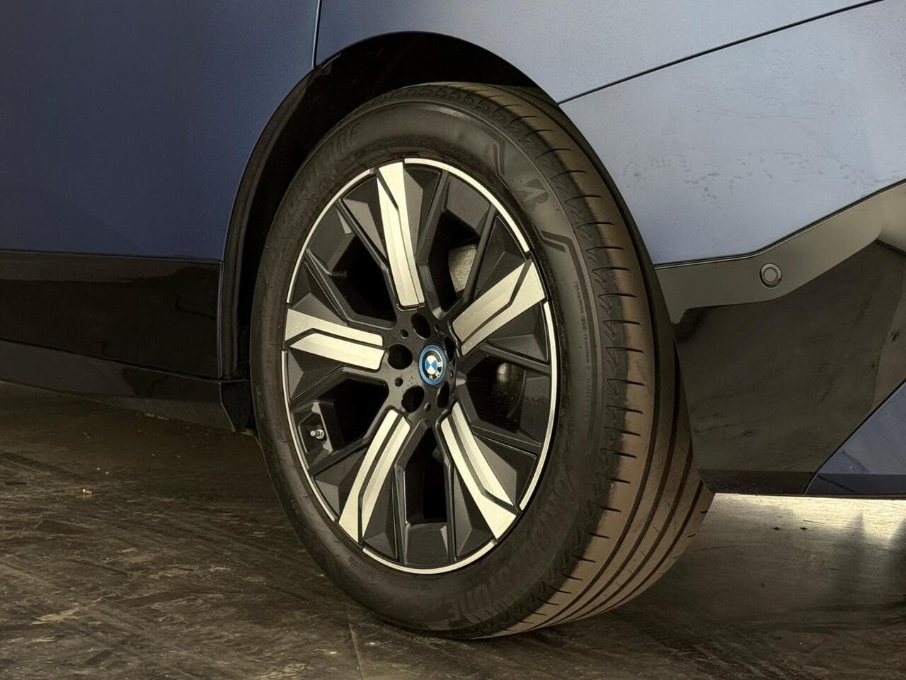BMW iX thumbnail Wheel