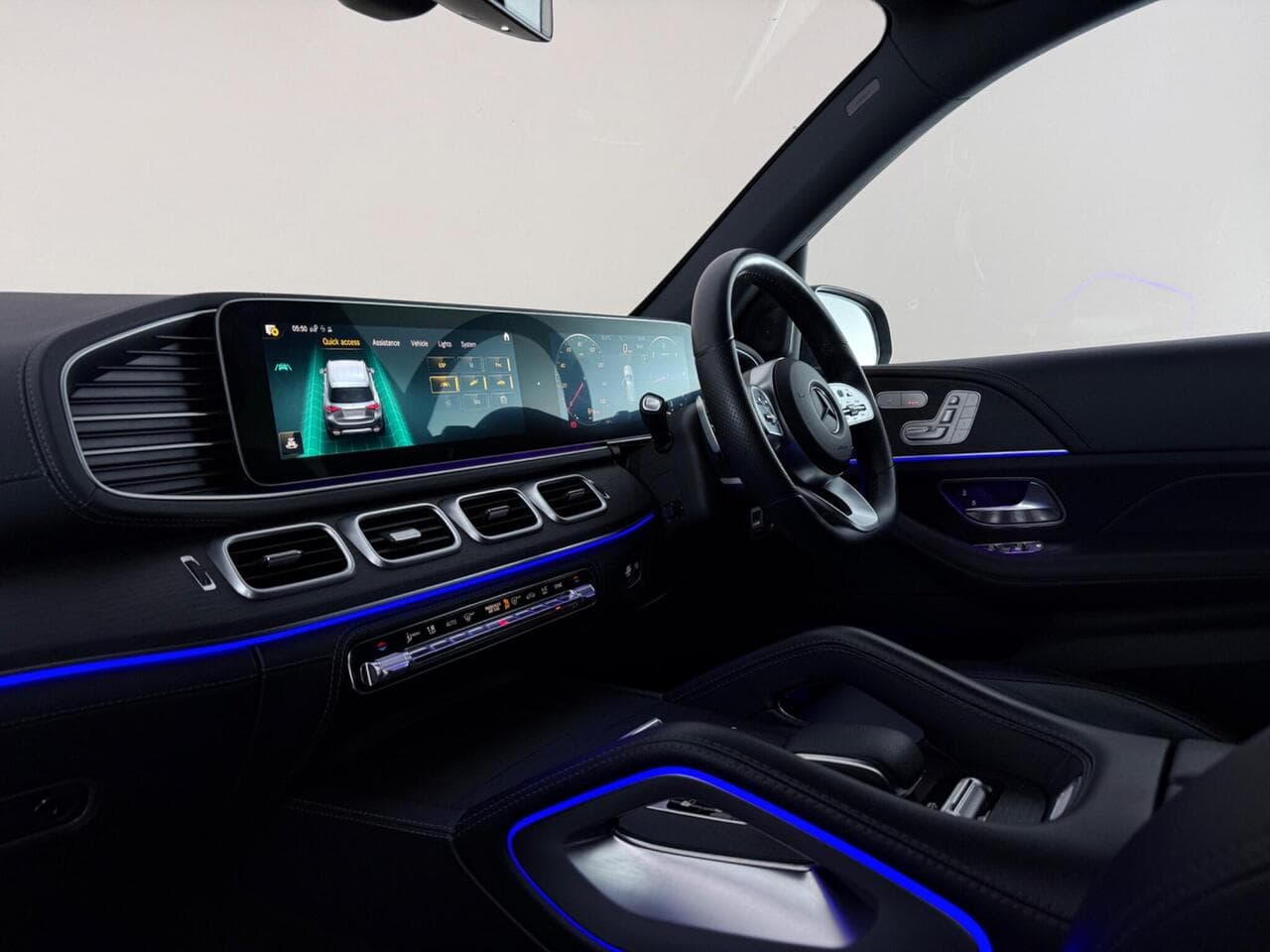 Mercedes-Benz GLE thumbnail Interior Front