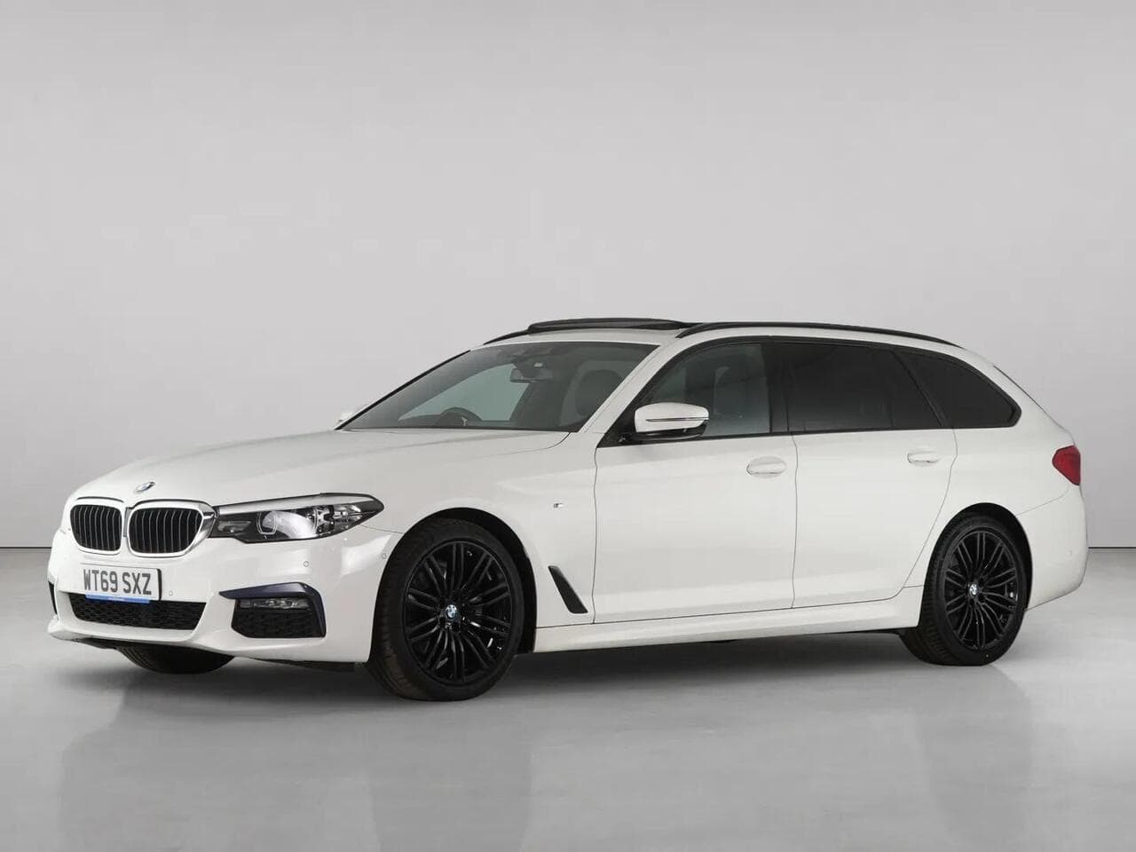 BMW 5 Series thumbnail Front Left