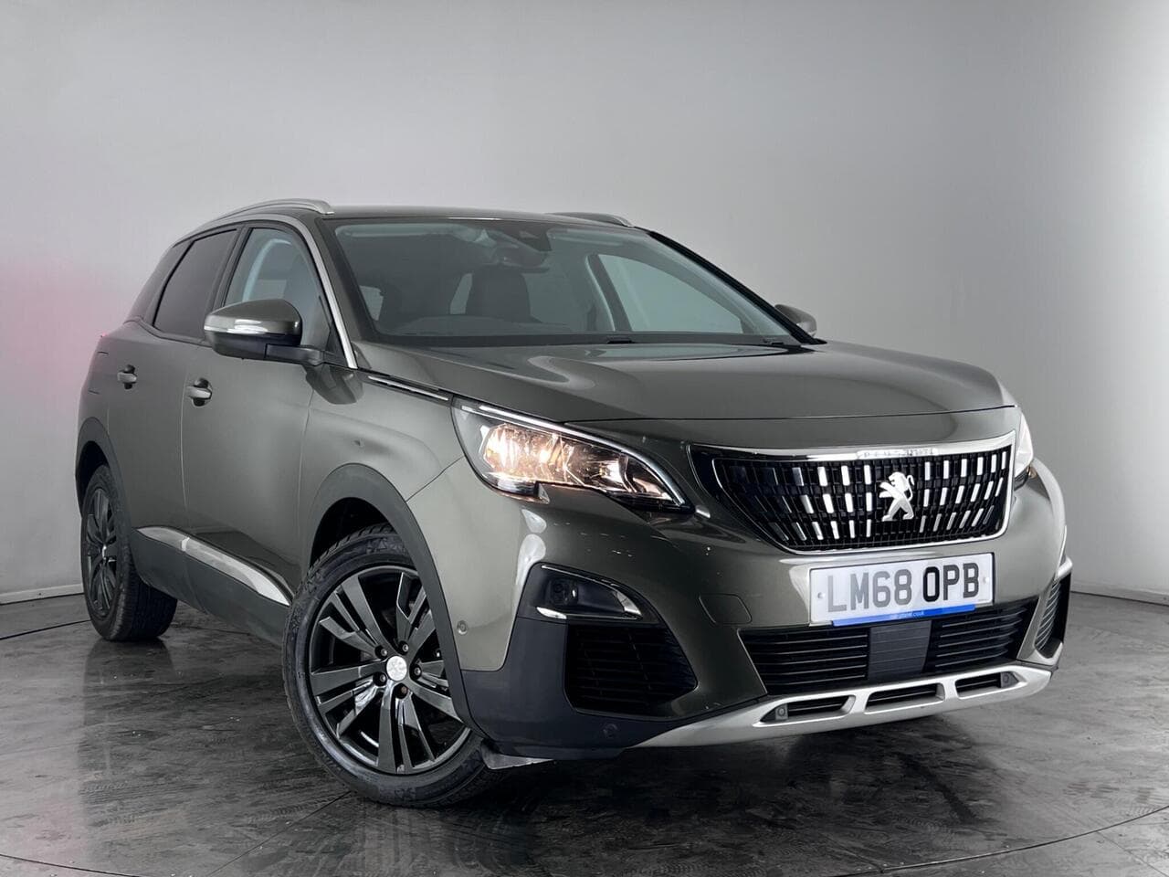 Peugeot 3008 thumbnail Front Right