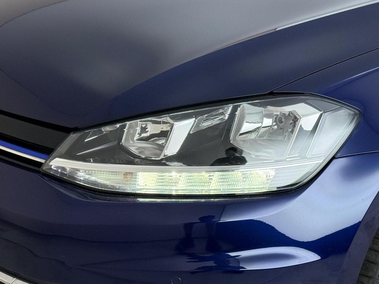 Volkswagen Golf thumbnail Lights Front