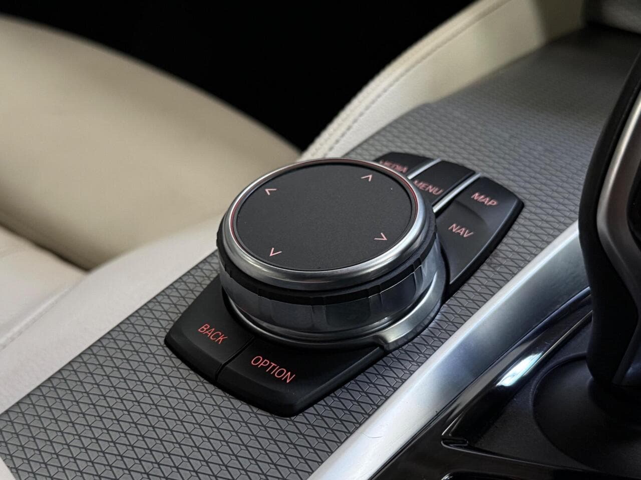 BMW 6 Series Gran Turismo thumbnail Misc Controls