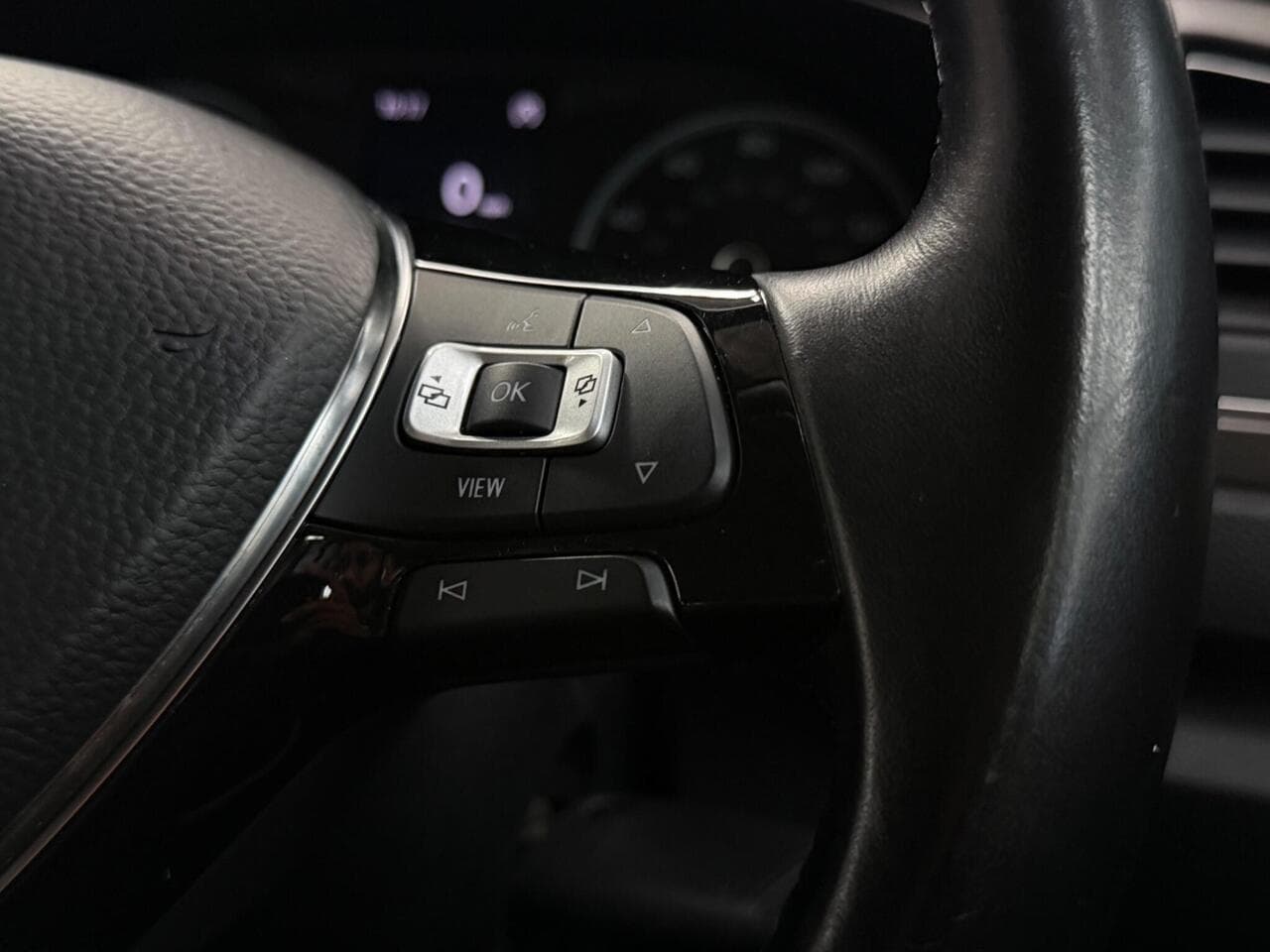 Volkswagen T-Roc thumbnail Misc Controls