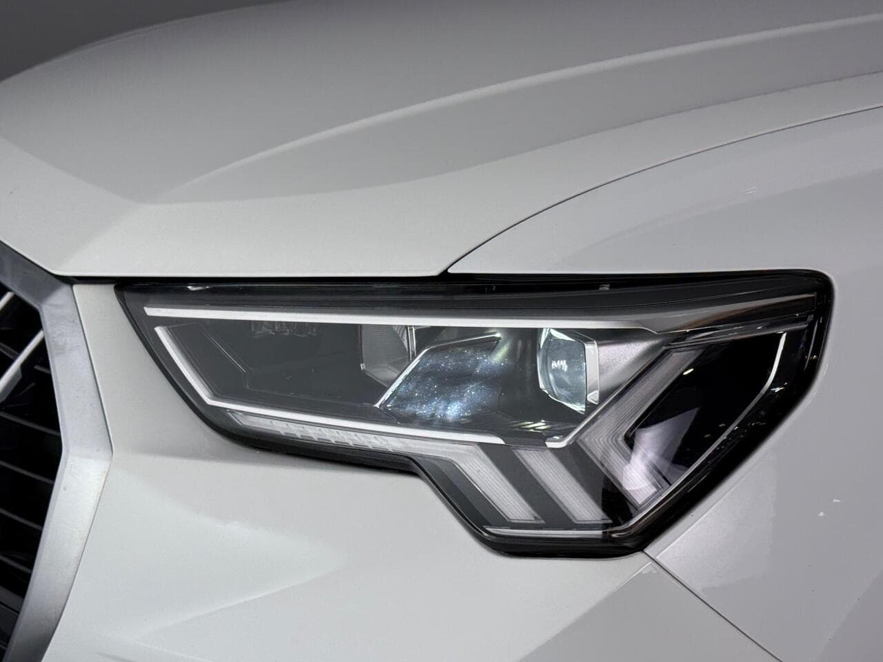 Audi Q3 thumbnail Lights Front
