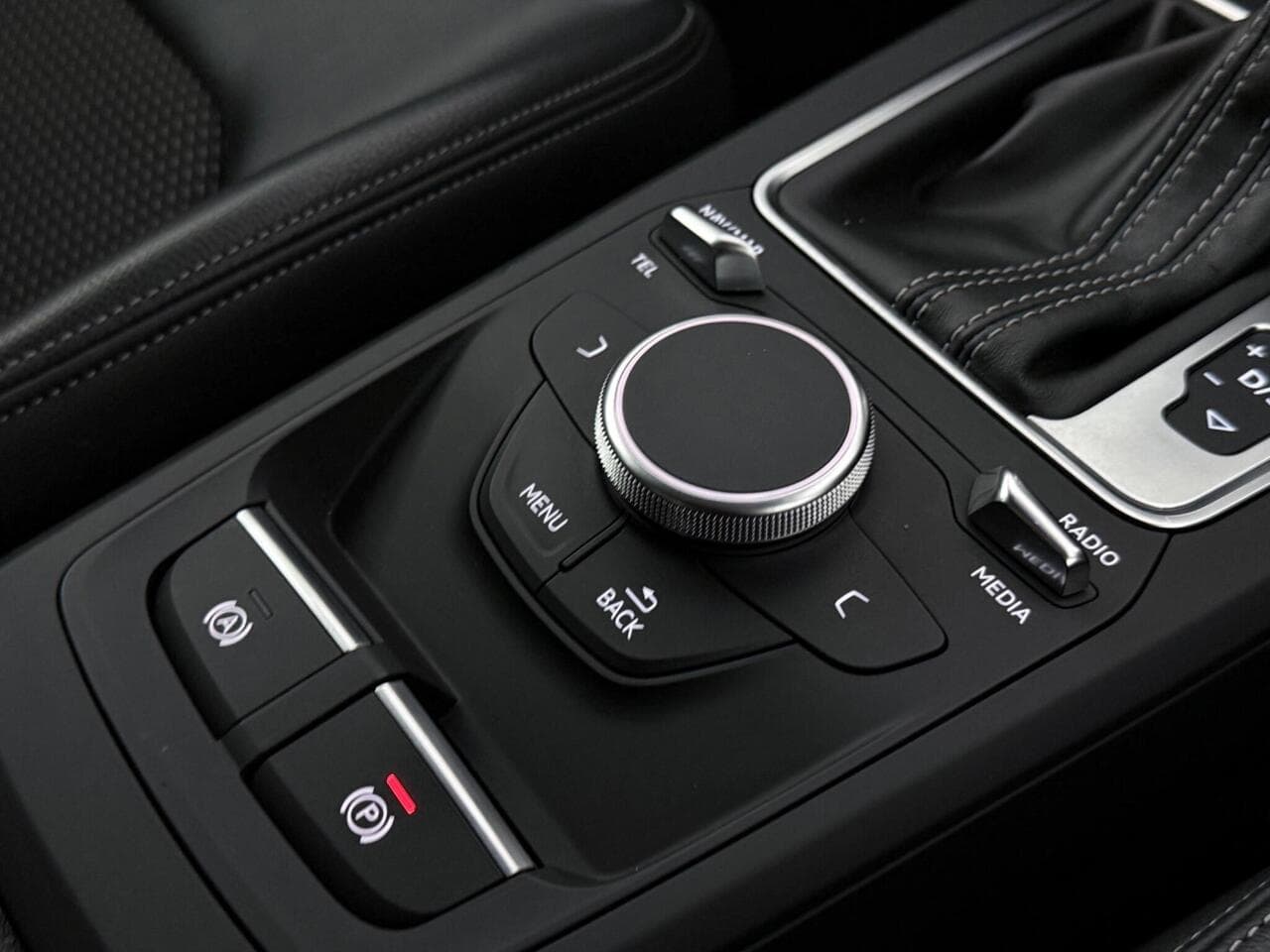 Audi Q2 thumbnail Misc Controls