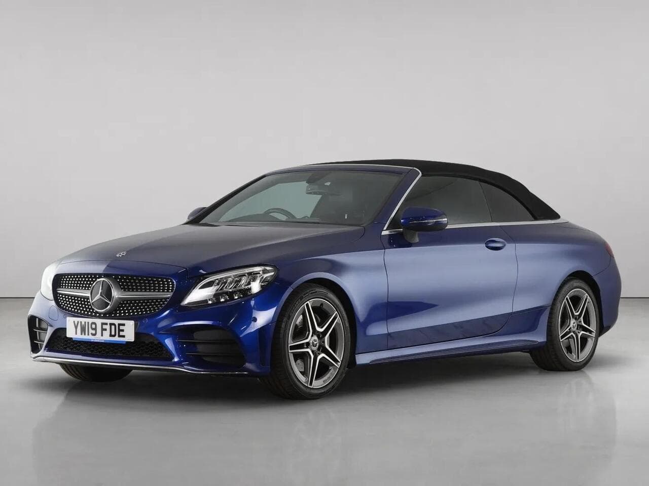 Mercedes-Benz C Class thumbnail Front Left