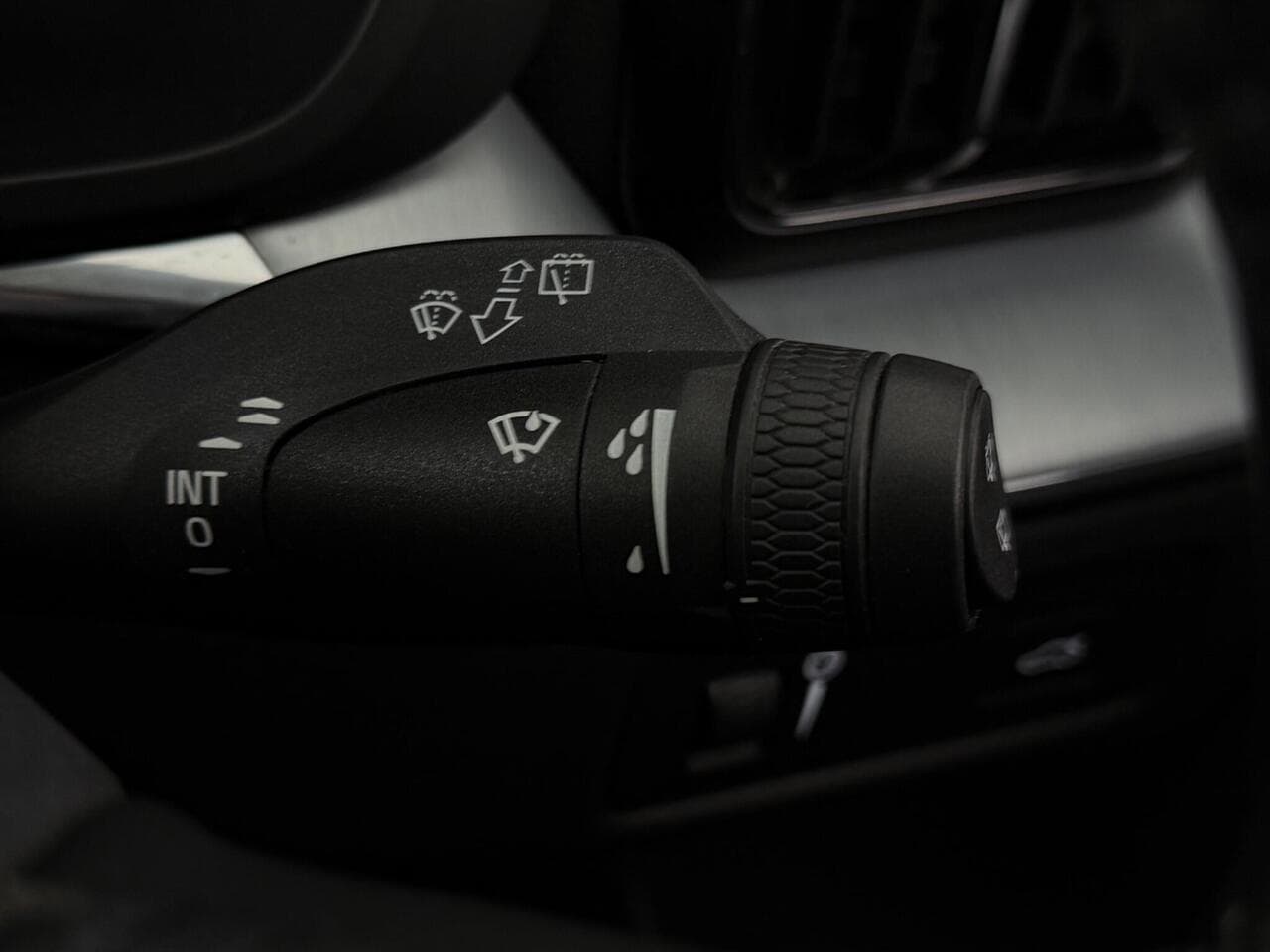 Volvo XC60 thumbnail Misc Controls