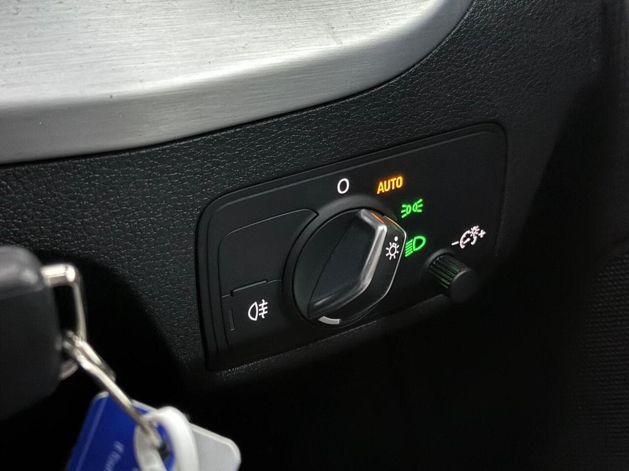 Audi Q2 thumbnail Misc Controls