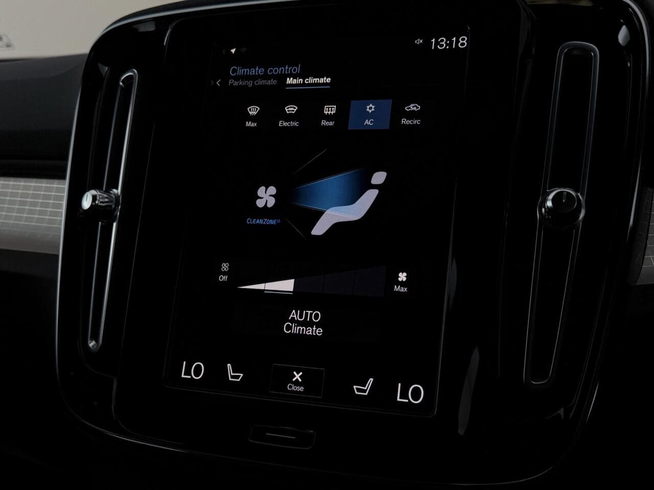 Volvo XC40 thumbnail Infotainment System
