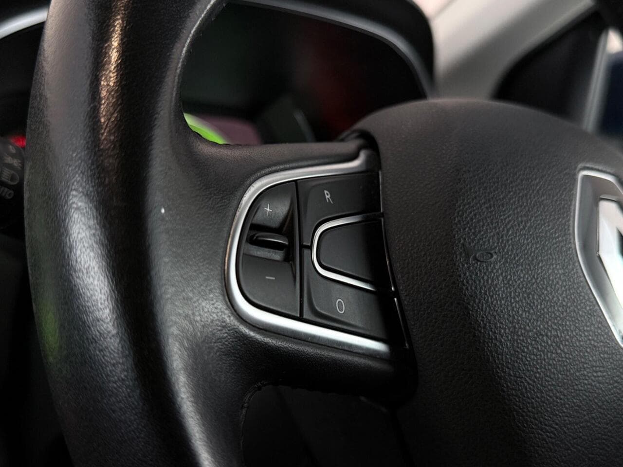 Renault Megane thumbnail Misc Controls