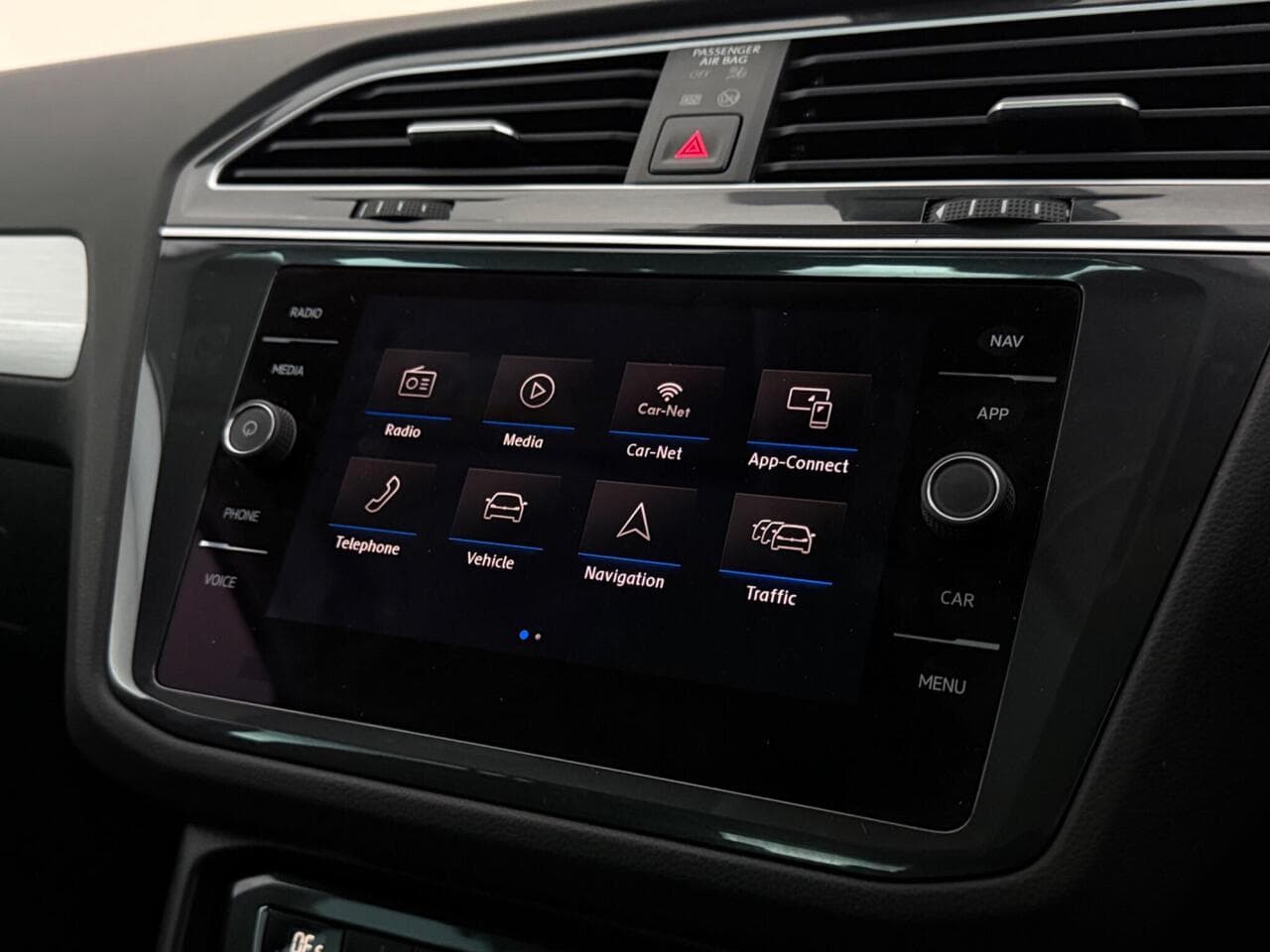 Volkswagen Tiguan thumbnail Infotainment System