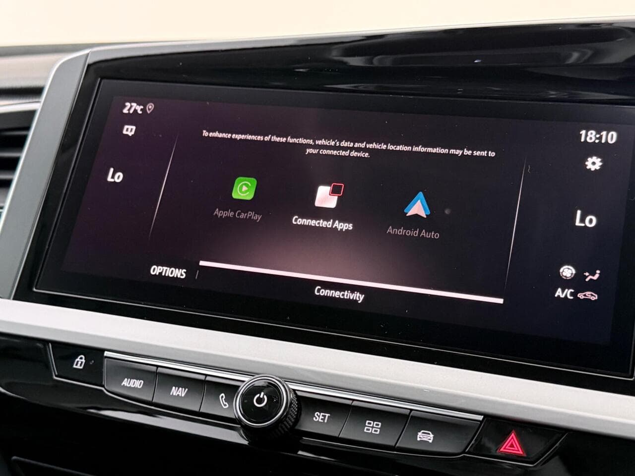 Vauxhall Grandland thumbnail Infotainment System