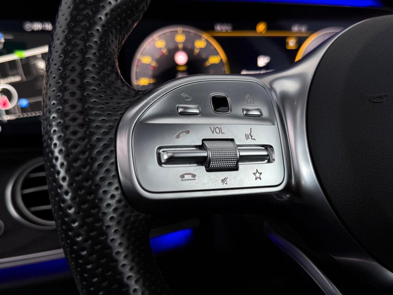 Mercedes-Benz E Class thumbnail Misc Controls