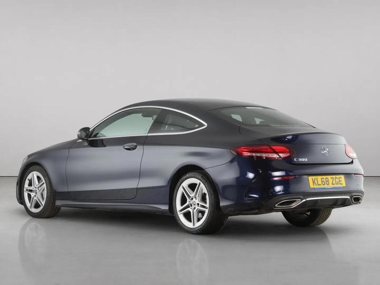 Mercedes-Benz C Class thumbnail Rear Left