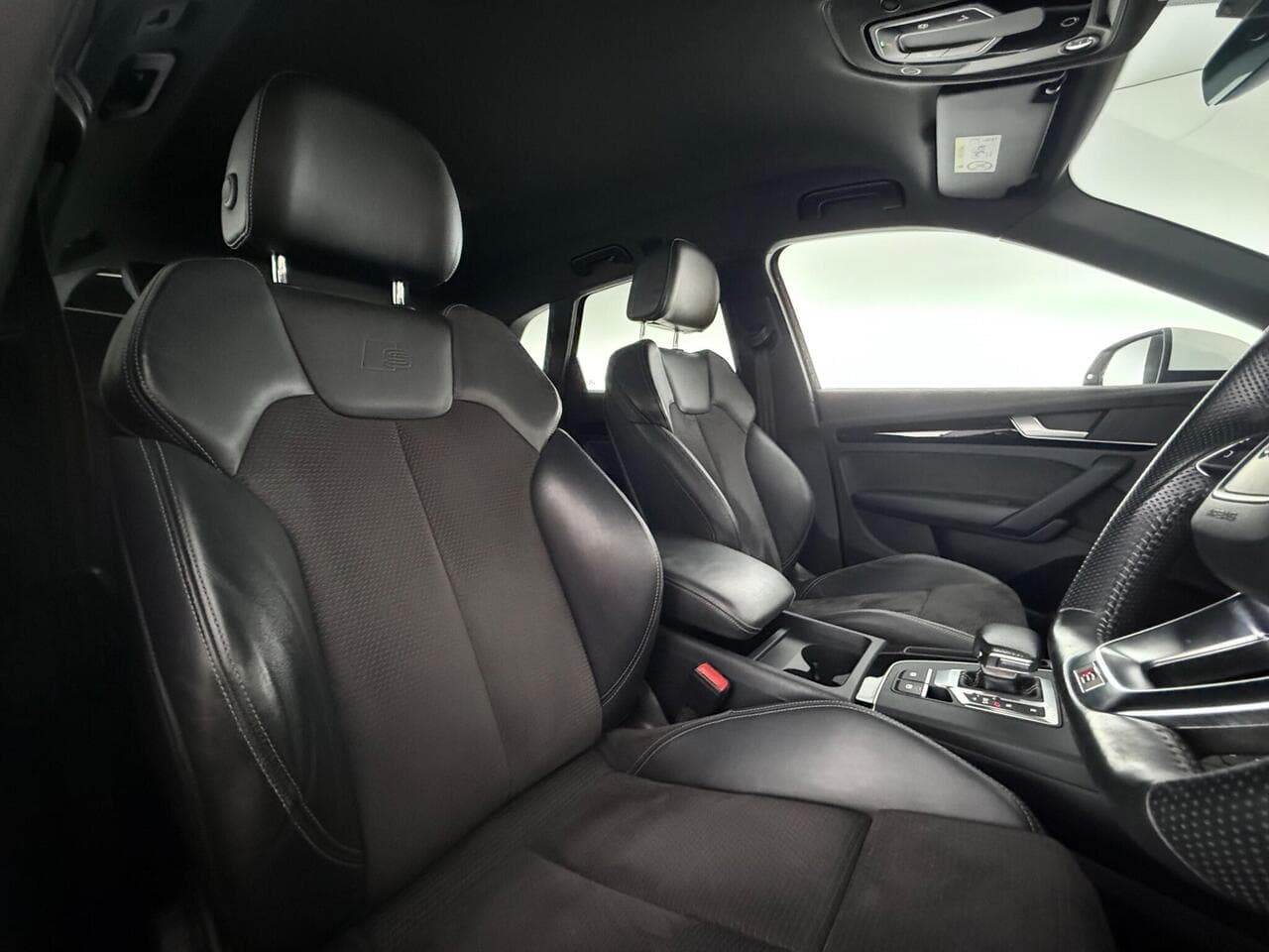 Audi Q5 thumbnail Seat Driver