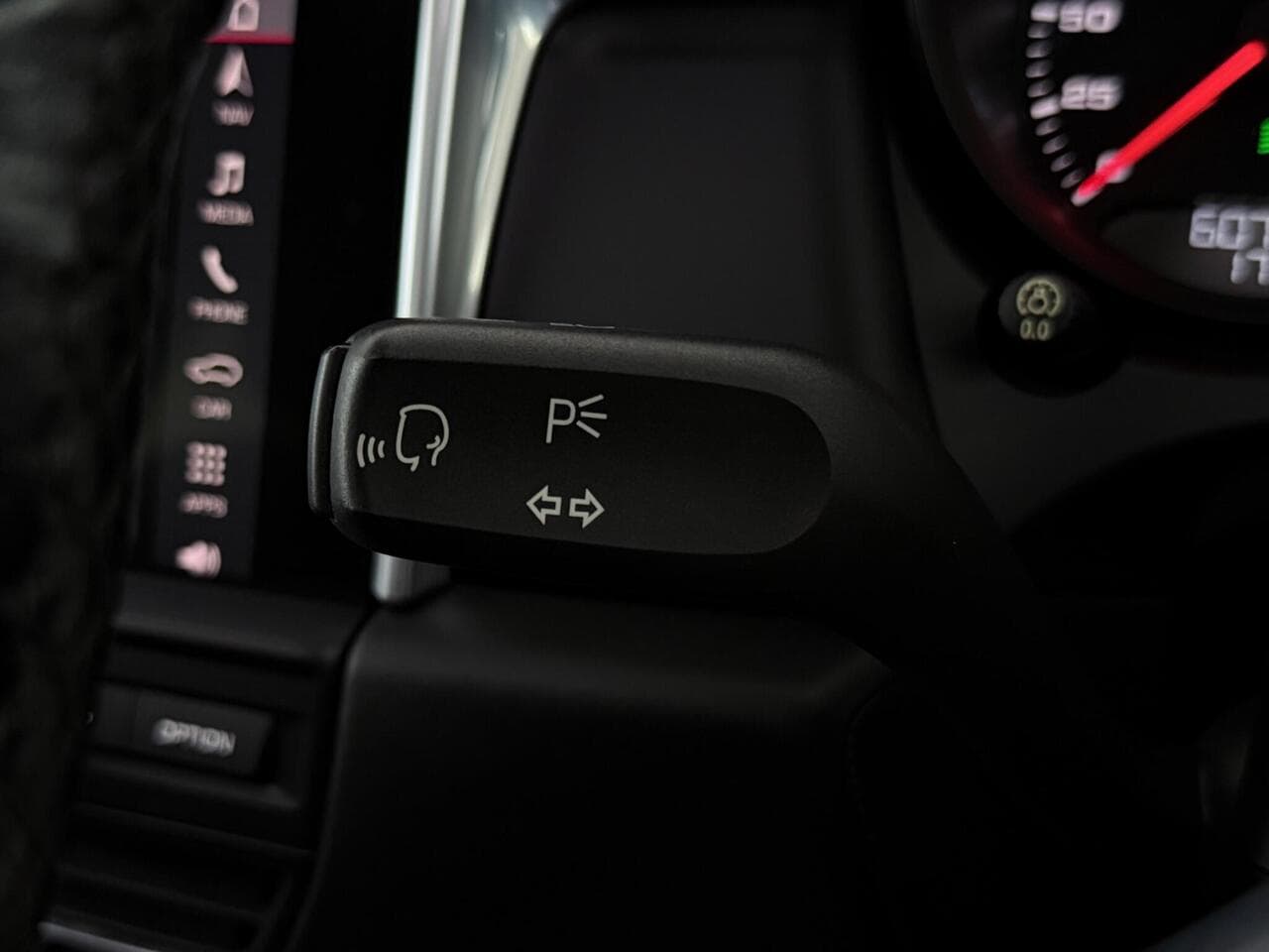 Porsche Macan thumbnail Misc Controls