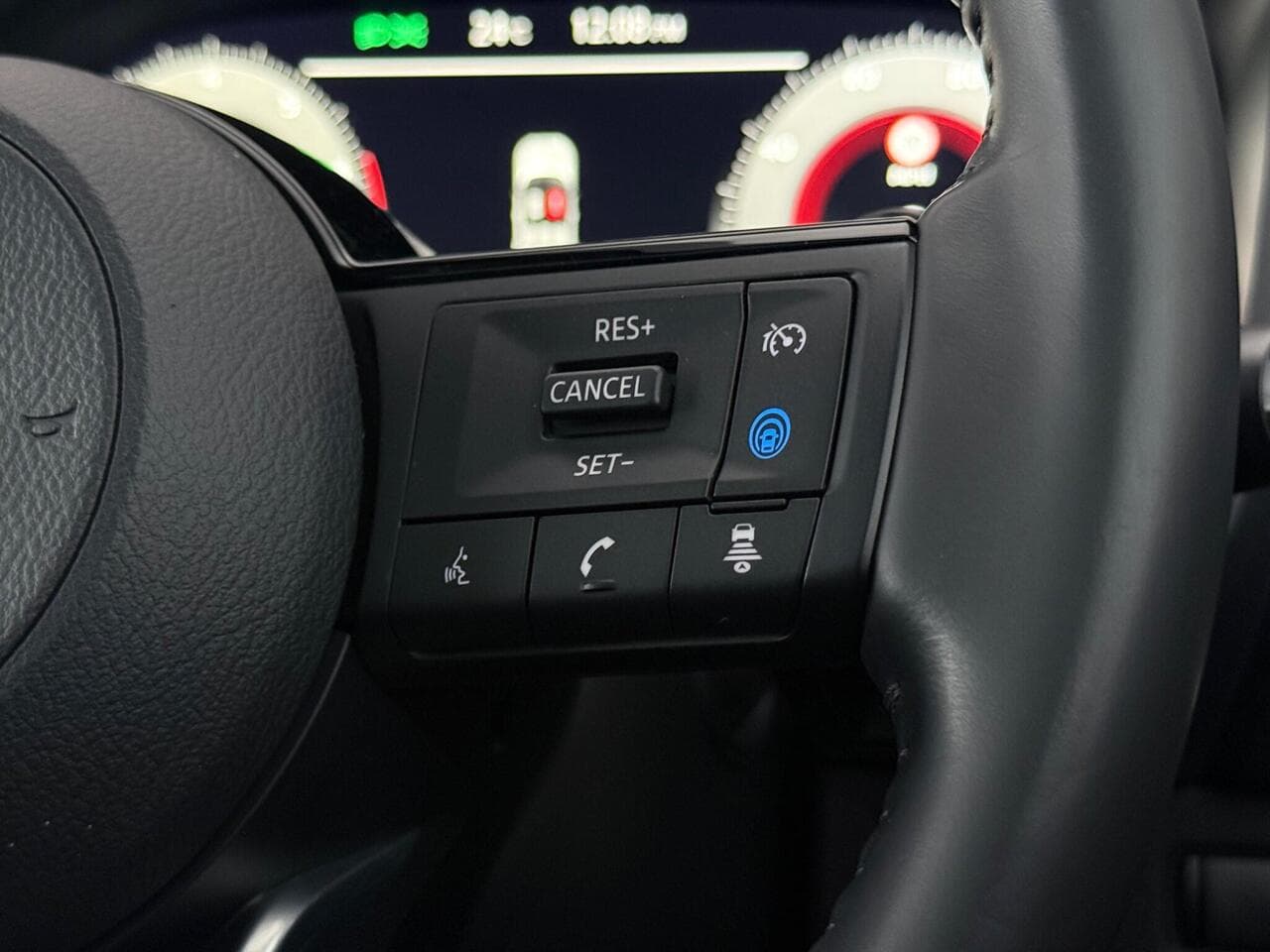 Nissan Qashqai thumbnail Misc Controls