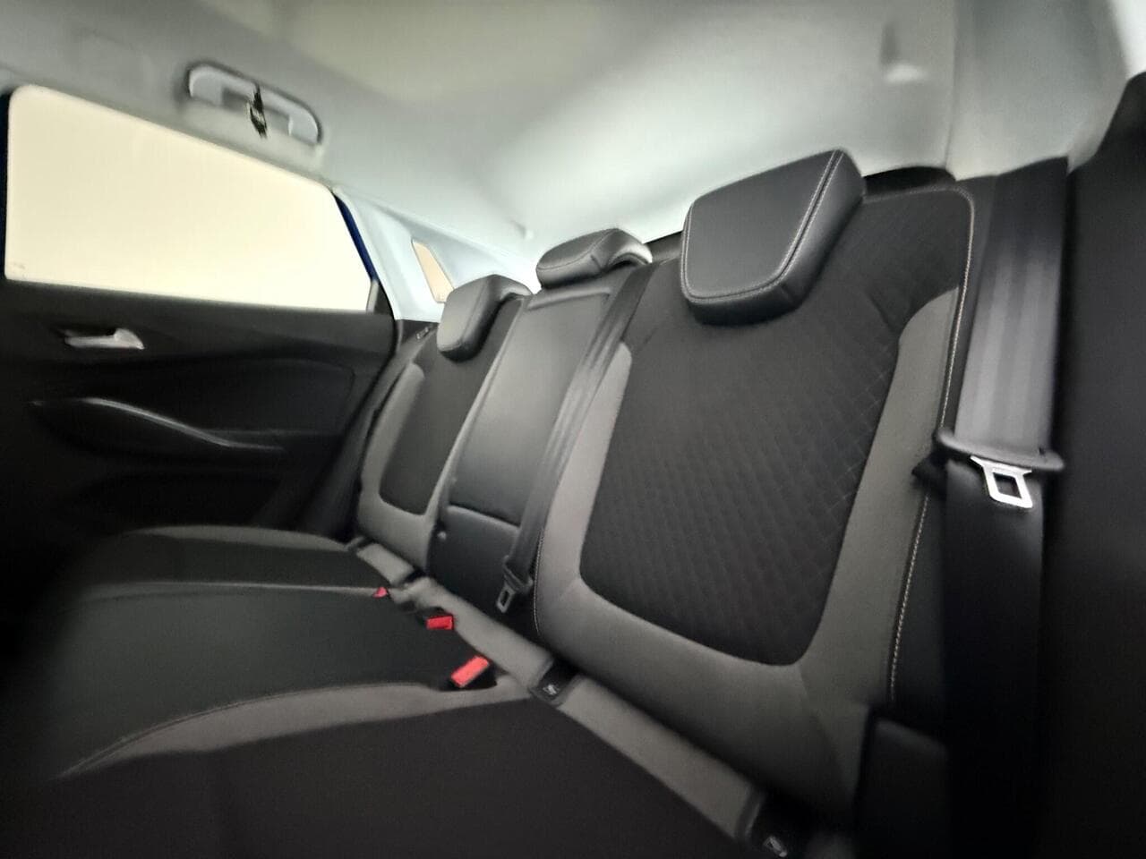 Vauxhall Grandland X thumbnail Seats Rear