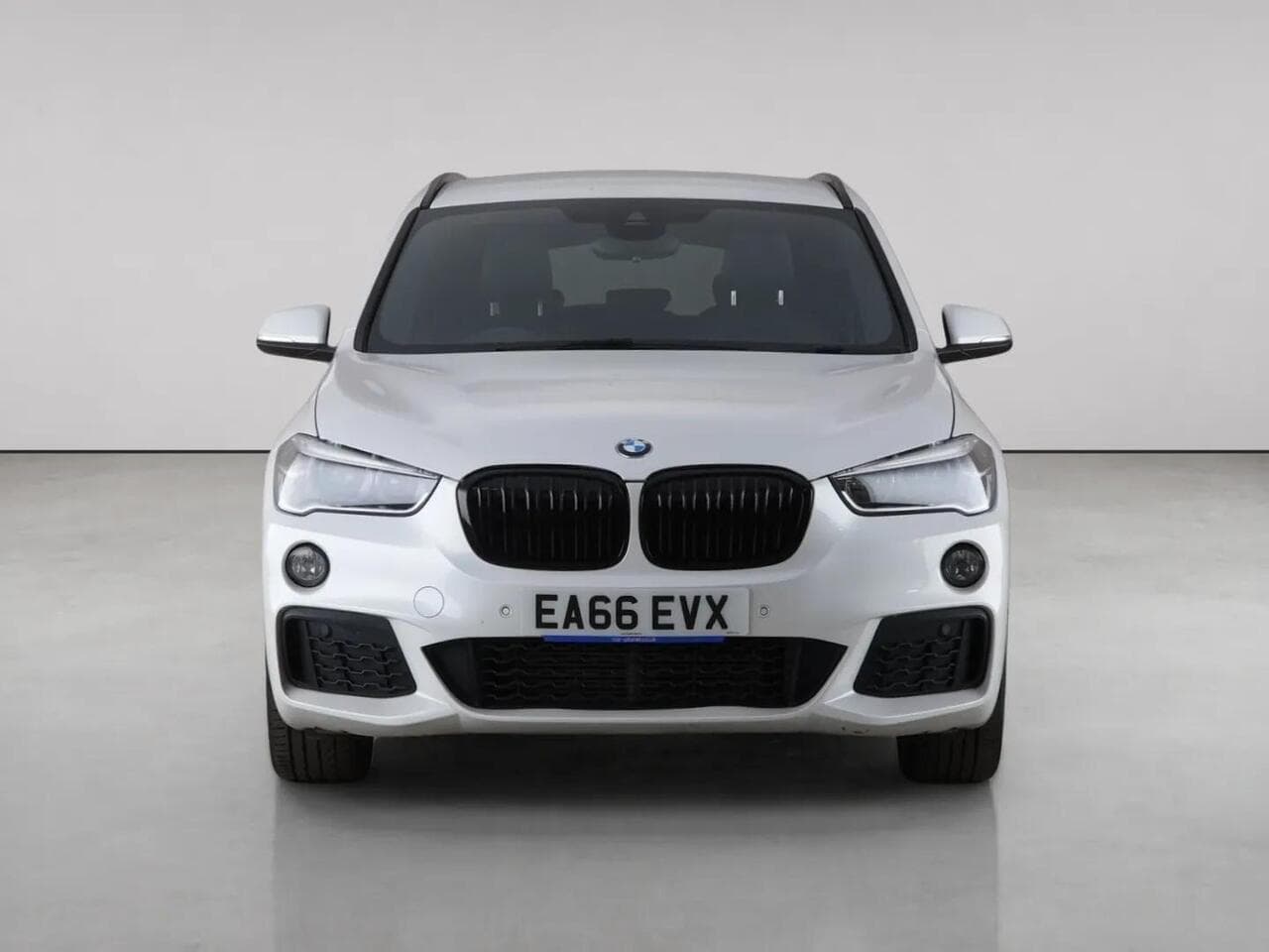 BMW X1 thumbnail Front