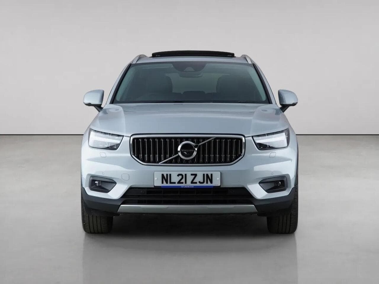 Volvo XC40 thumbnail Front