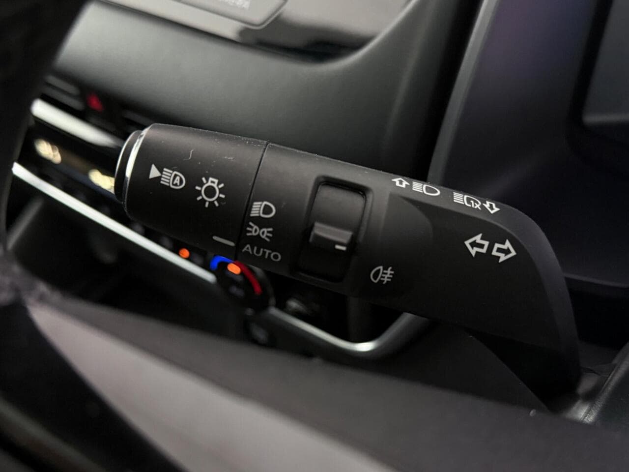 Nissan Qashqai thumbnail Misc Controls