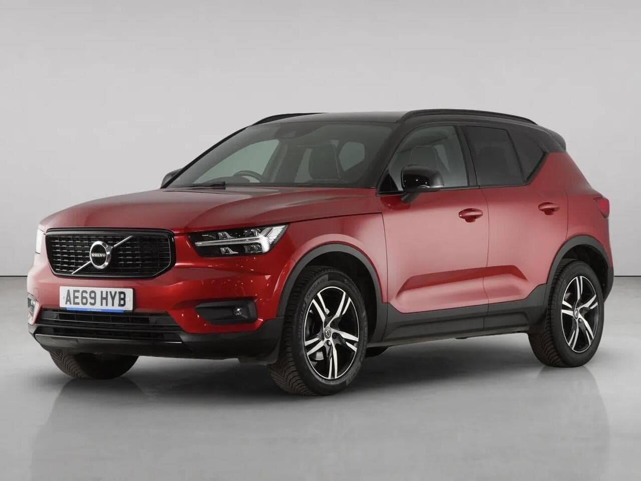 Volvo XC40 thumbnail Front Left