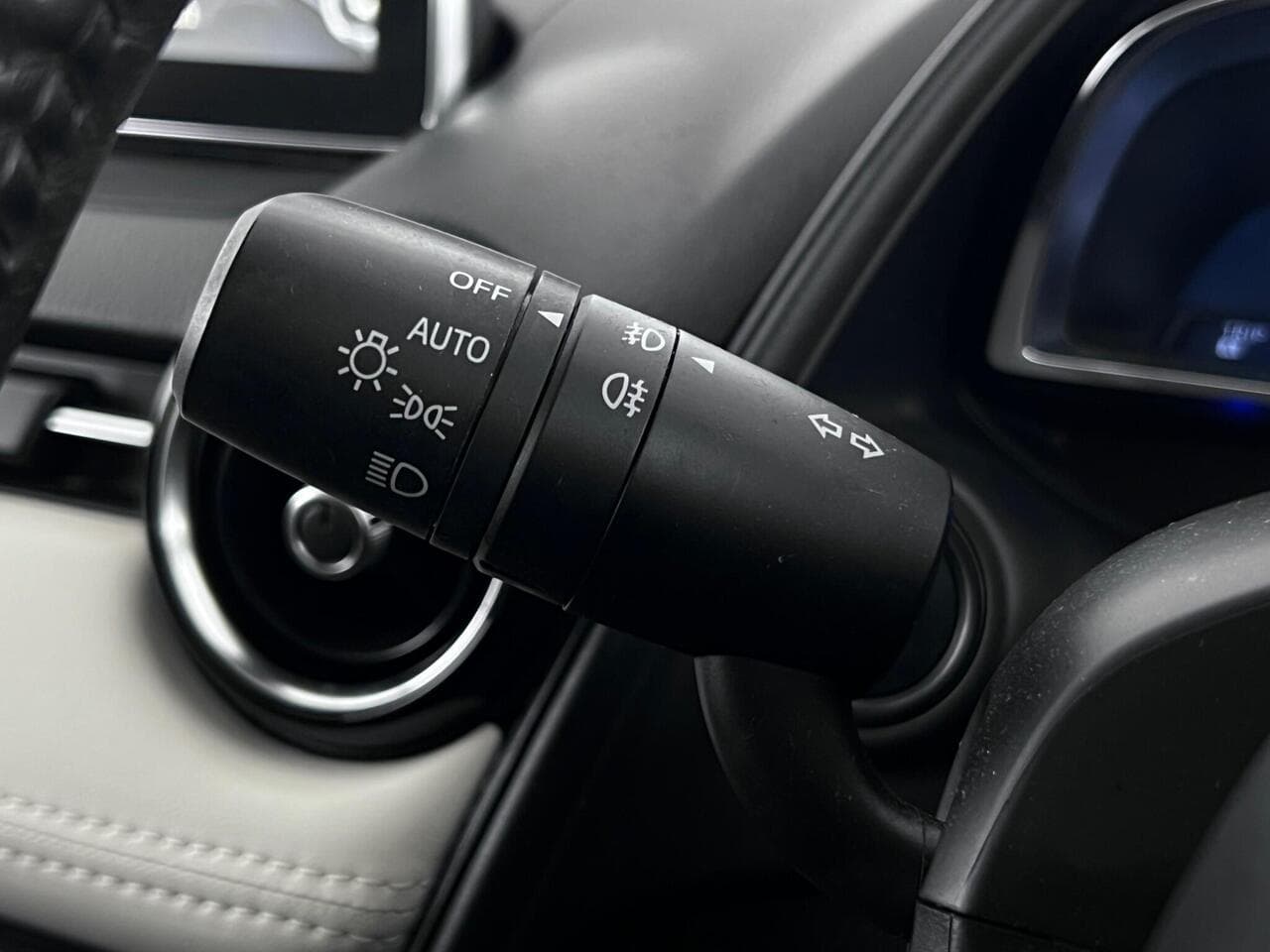 Mazda CX-3 thumbnail Misc Controls