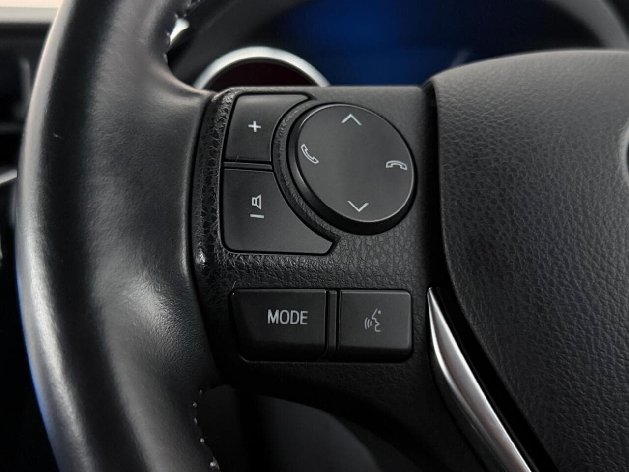 Toyota Auris thumbnail Misc Controls