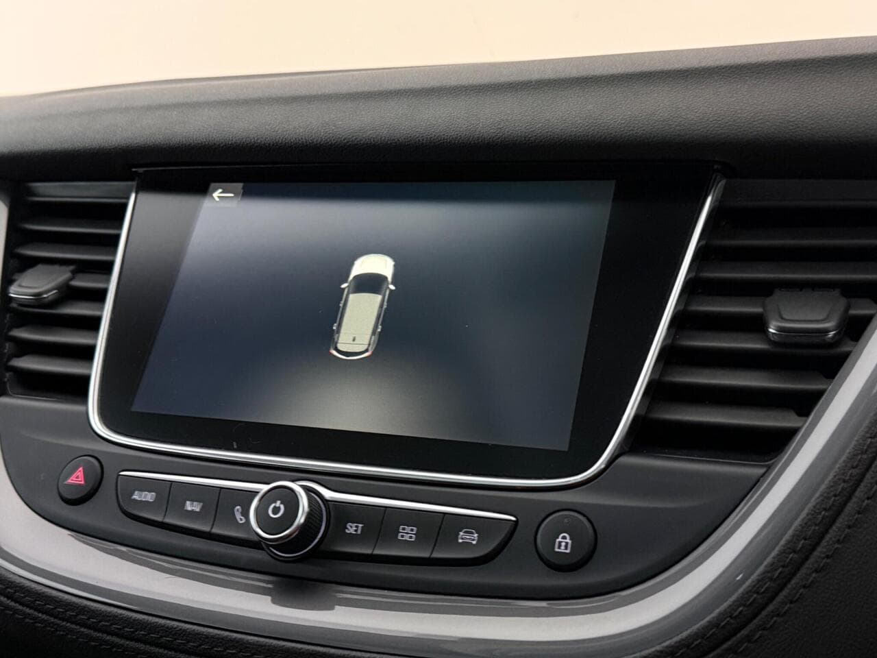 Vauxhall Grandland X thumbnail Infotainment System