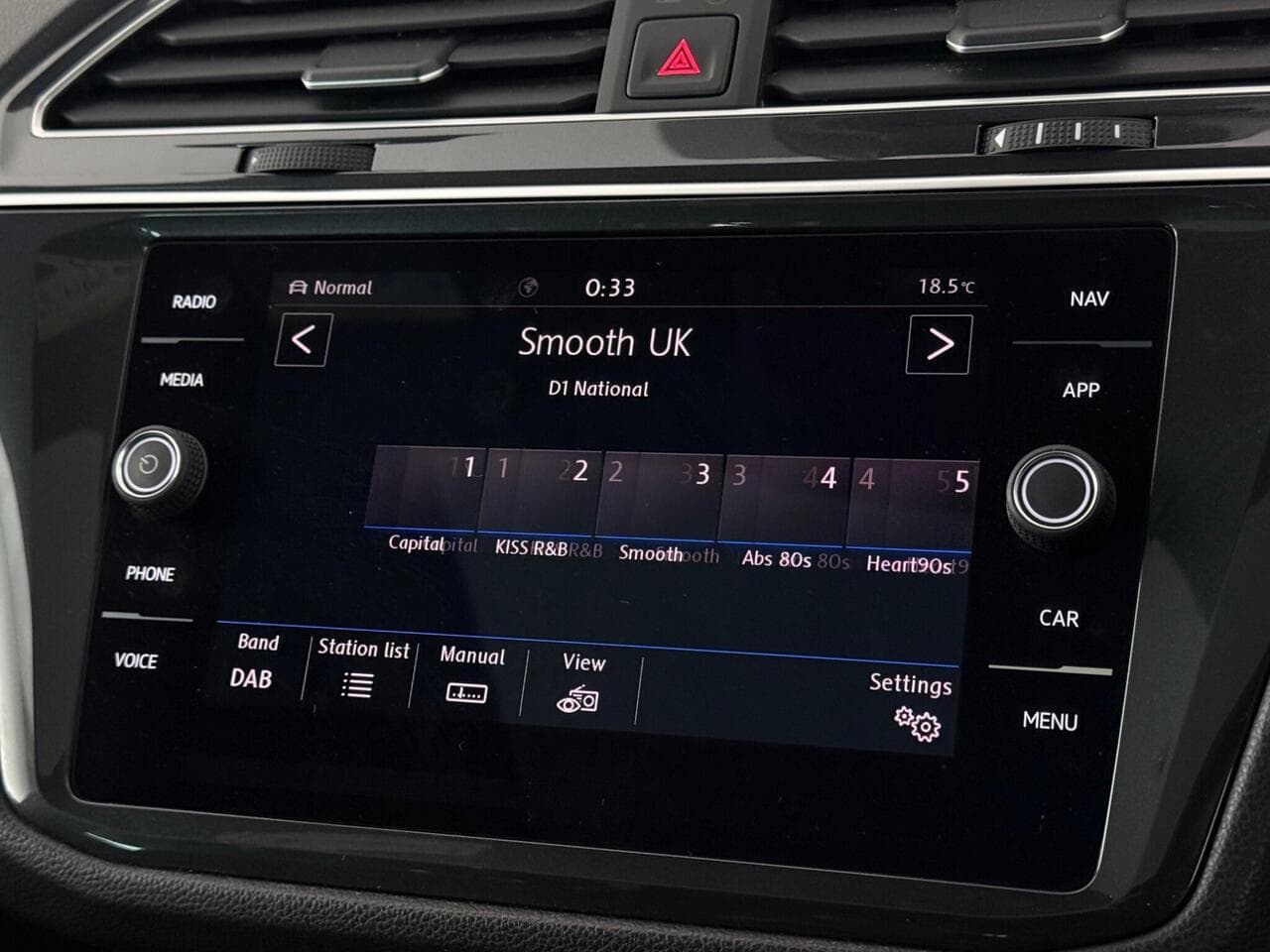 Volkswagen Tiguan thumbnail Infotainment System