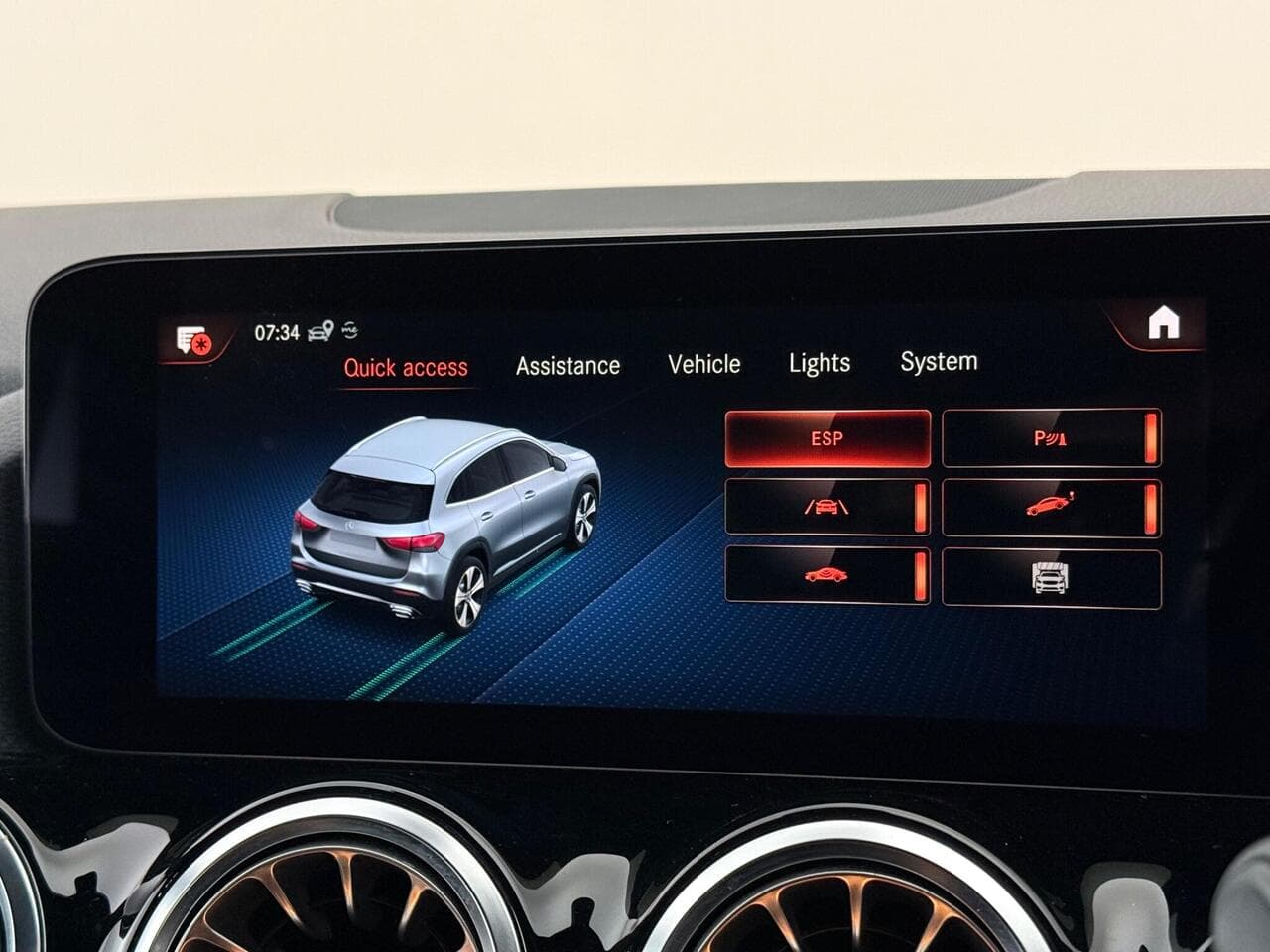 Mercedes-Benz GLA thumbnail Infotainment System