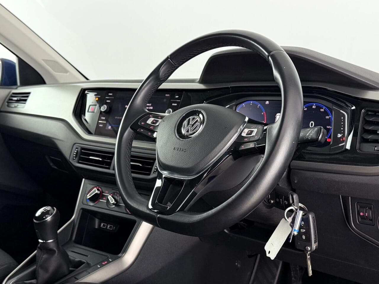 Volkswagen Polo thumbnail Steering Wheel