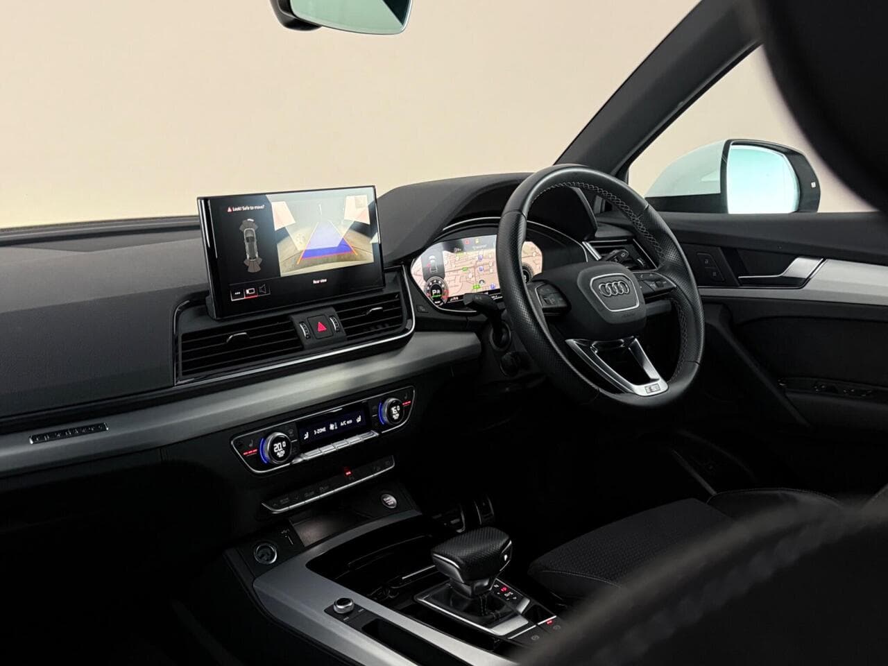 Audi Q5 thumbnail Interior Front